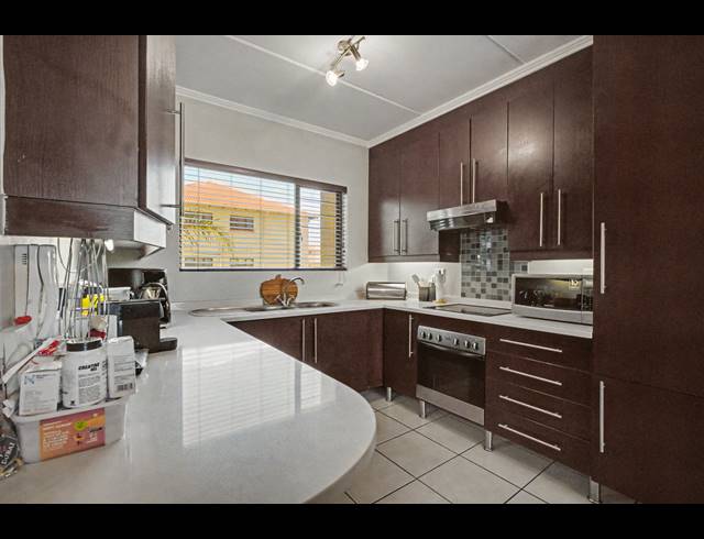 2 BEDROOM APARTMENT FOR SALE IN SUNNINGHILL